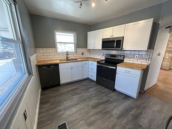 Modern & Spacious Kitchen