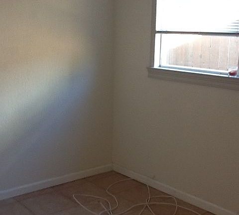 4th image of 2653 Cypress Ave