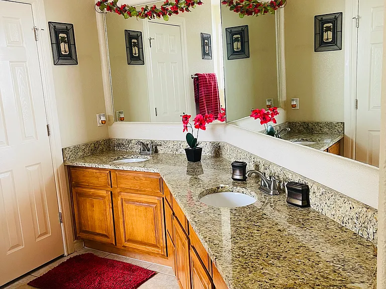 425 Emerald Shore Ln — Photo 7