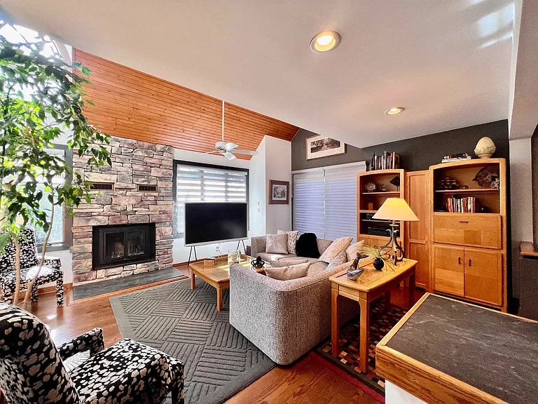 7 N Delavan Ave #2026 — Photo 32
