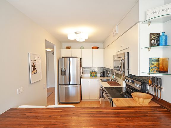 3rd image of 405 N Wabash Ave Unit 1609