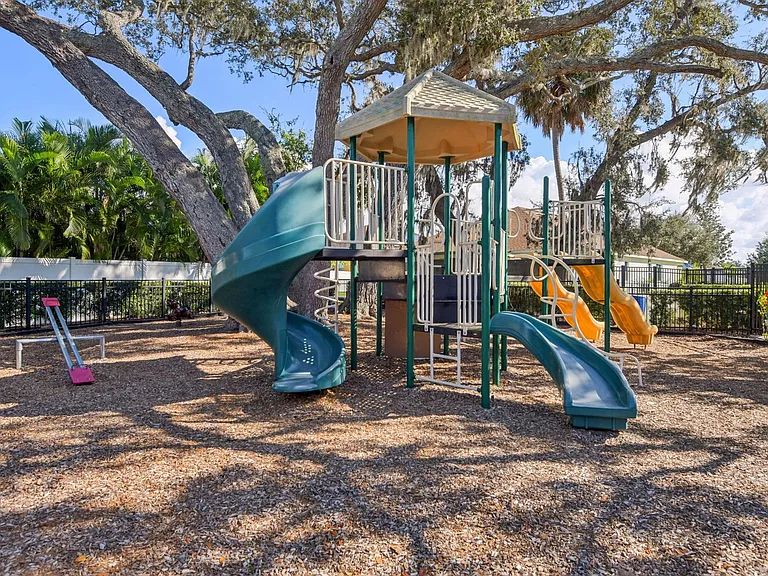 12805 Avelar Manor Pl — Photo 35