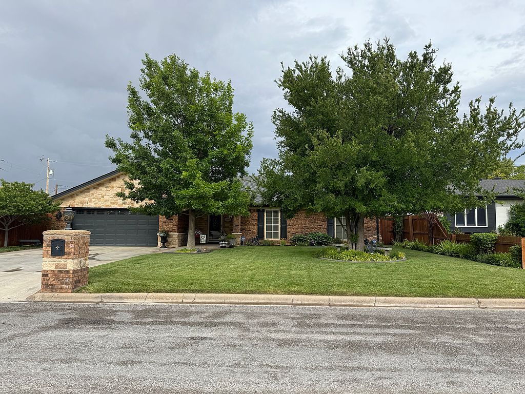 2305 S Elm St - Property Image