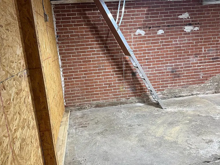 392 W Broad St — Photo 5