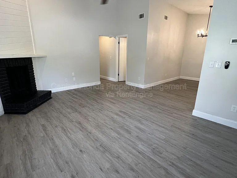916 Robinhood Ct — Photo 5