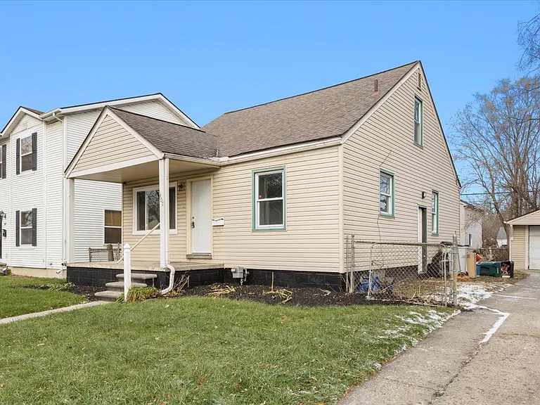 407 E Hayes Ave — Photo 3