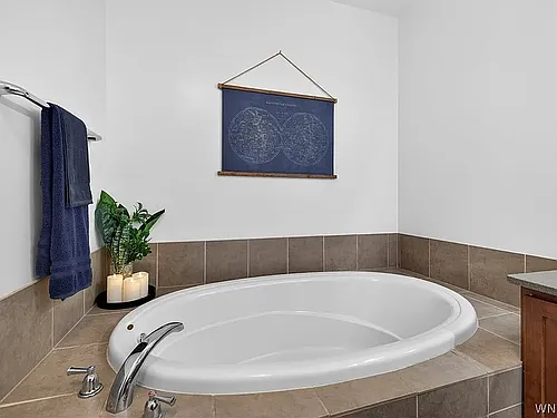 210 Ellicott St #403 Photo 1