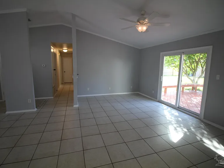 1455 Sanibel Ln — Photo 5