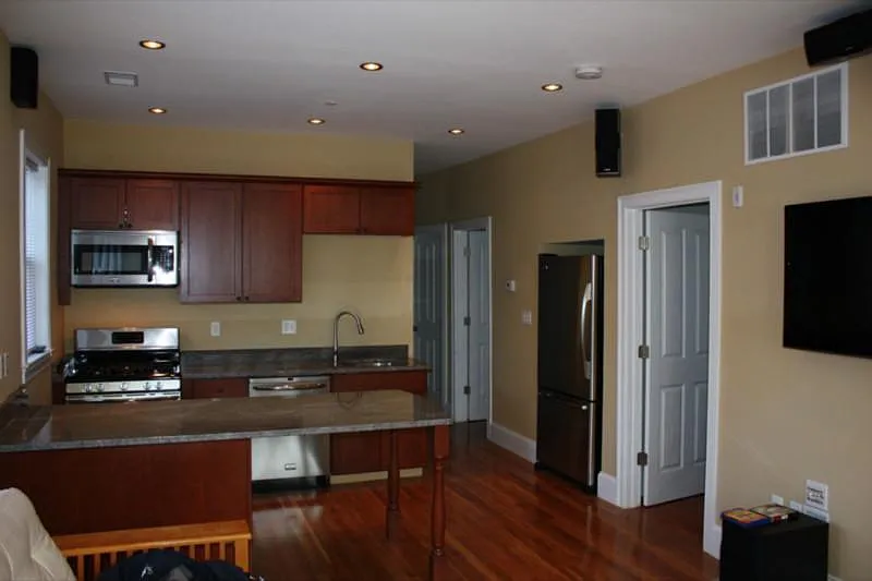 5 bed, 1200 sqft, $6,500 — Photo 1