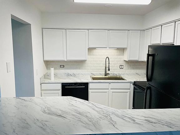 5th image of 995 S Ct Of Shorewood #1B