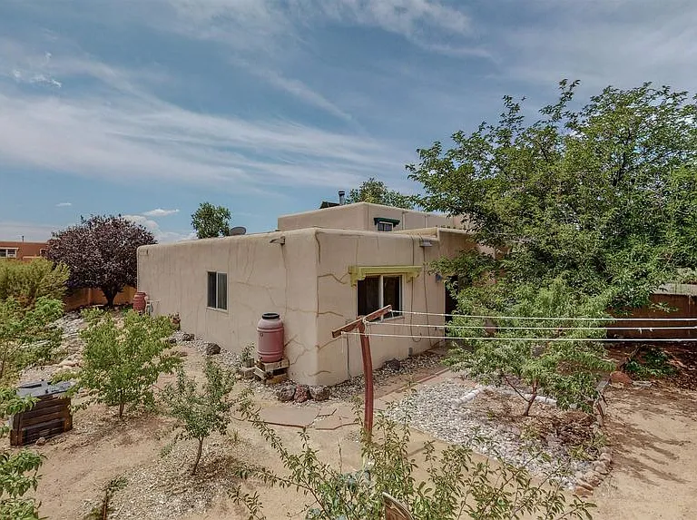2401 San Patricio Plz — Photo 2