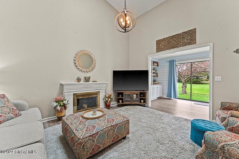 3rd image of 24 Baybridge Drive