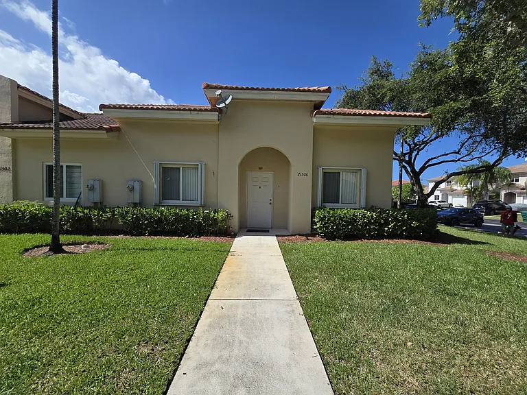21500 SW 87th Ct — Photo 1