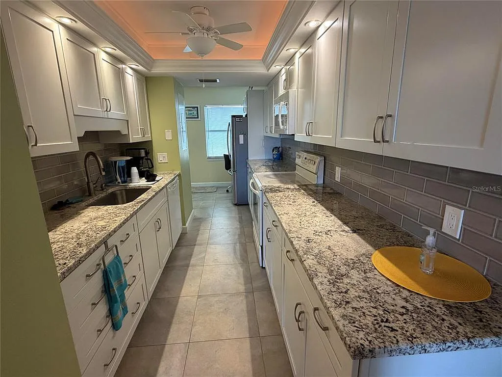 2 bed, 2.0 bath, 1272 sqft, $2,400 — Photo 3