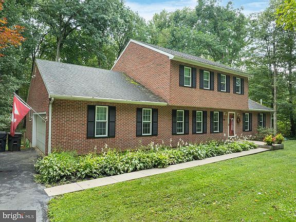 2nd image of 146 Lone Pine Rd