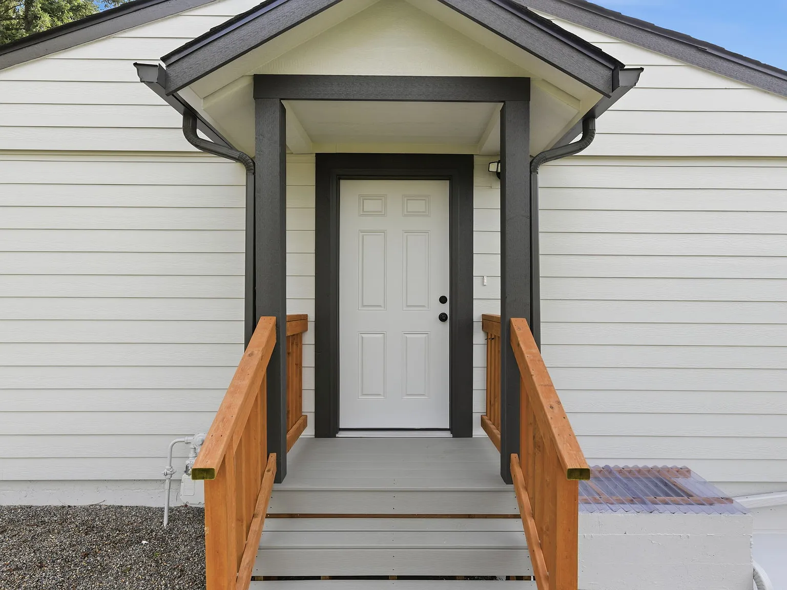5801 S Cushman Ave — Photo 2