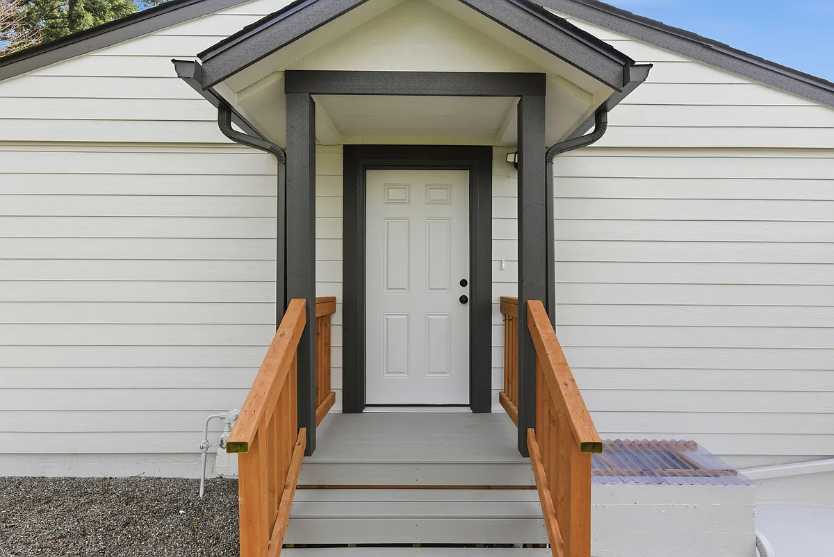 Building Photo - 5801 S Cushman Ave #1