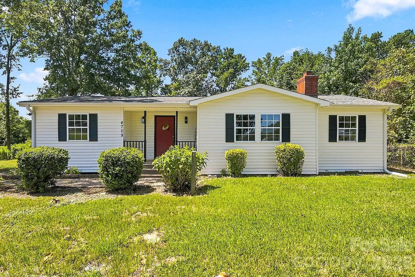 3 bed, 1224 sqft, $1,850 — Photo 1