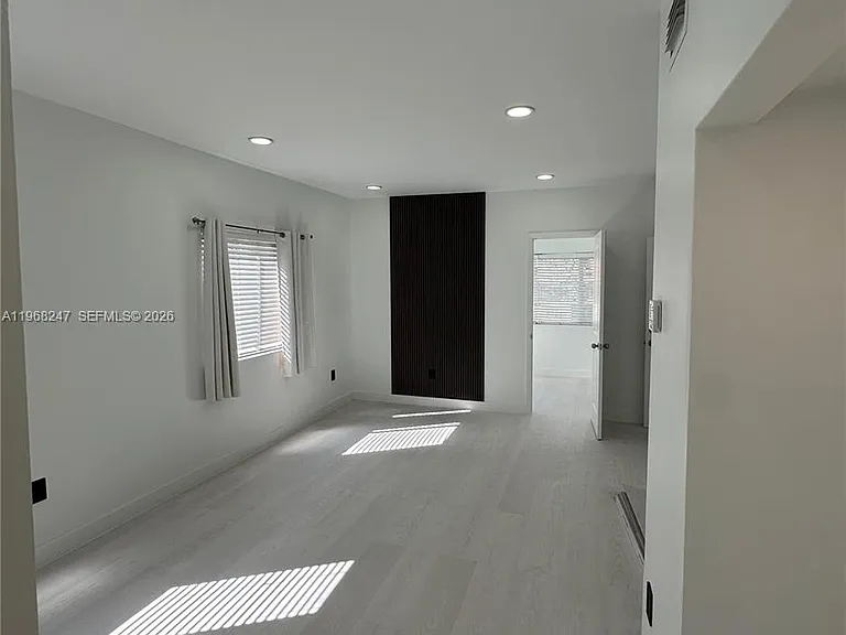 109 NW 6th Ave #5 — Photo 2