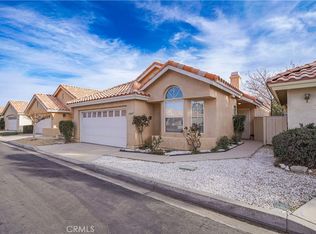 19097 Oak St, Apple Valley, CA 92308