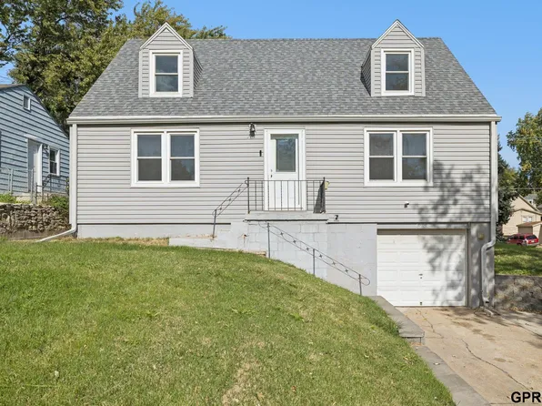 8000 Park Dr, Ralston, NE 68127