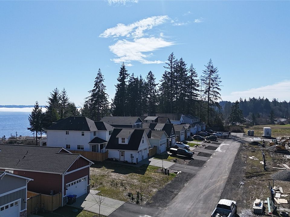2nd image of 31 E Compass Lane