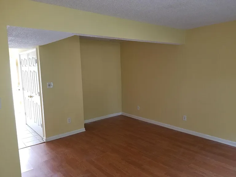 FAMILY LIVING BREAKFAST NOOK AREA