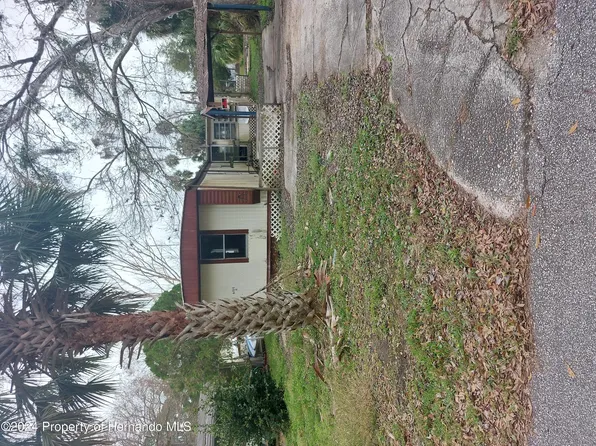 6105 Colony Cir, Weeki Wachee, FL 34607