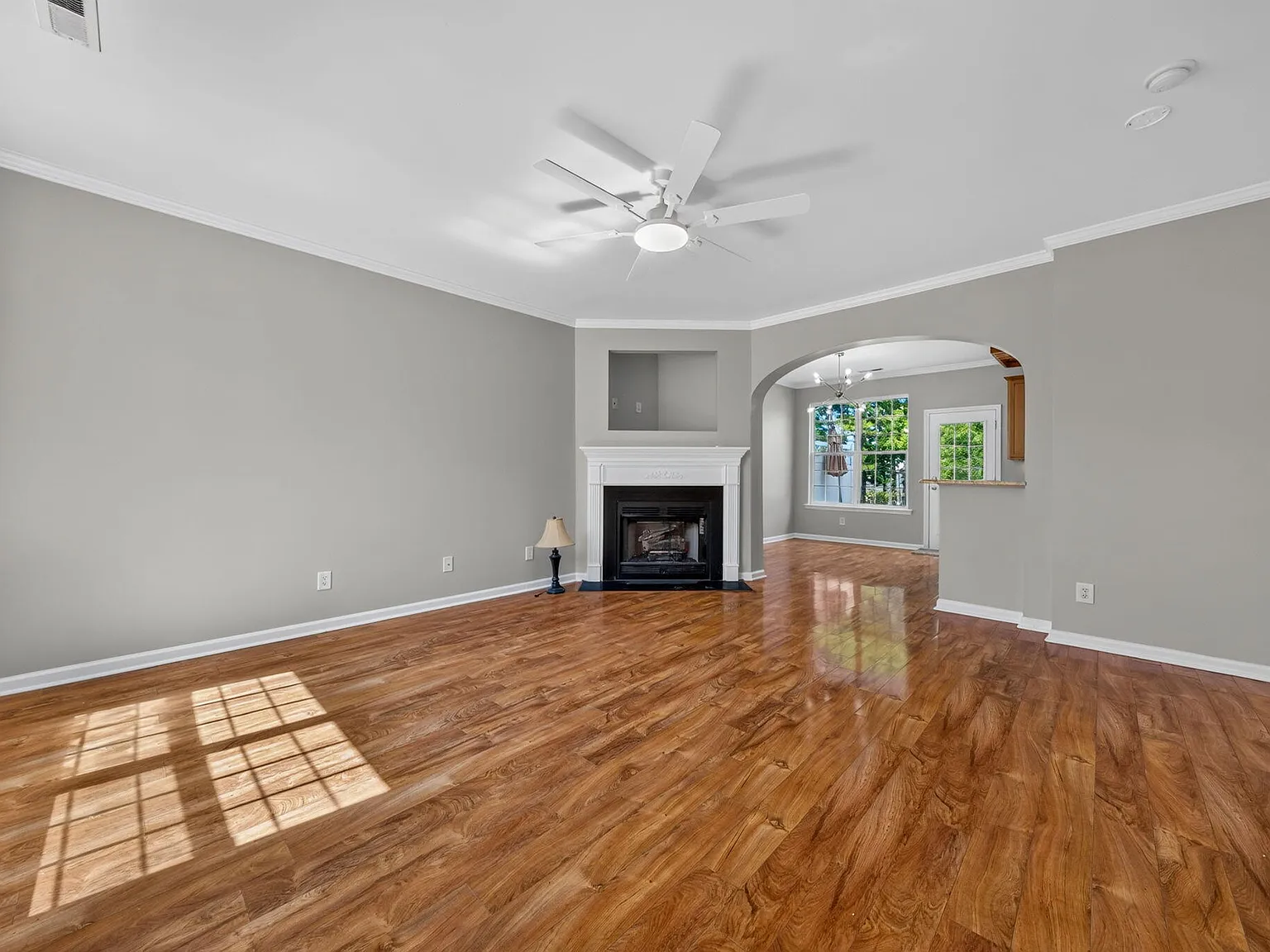 3 bed, 2.5 bath, 1320 sqft, $1,675 — Photo 4