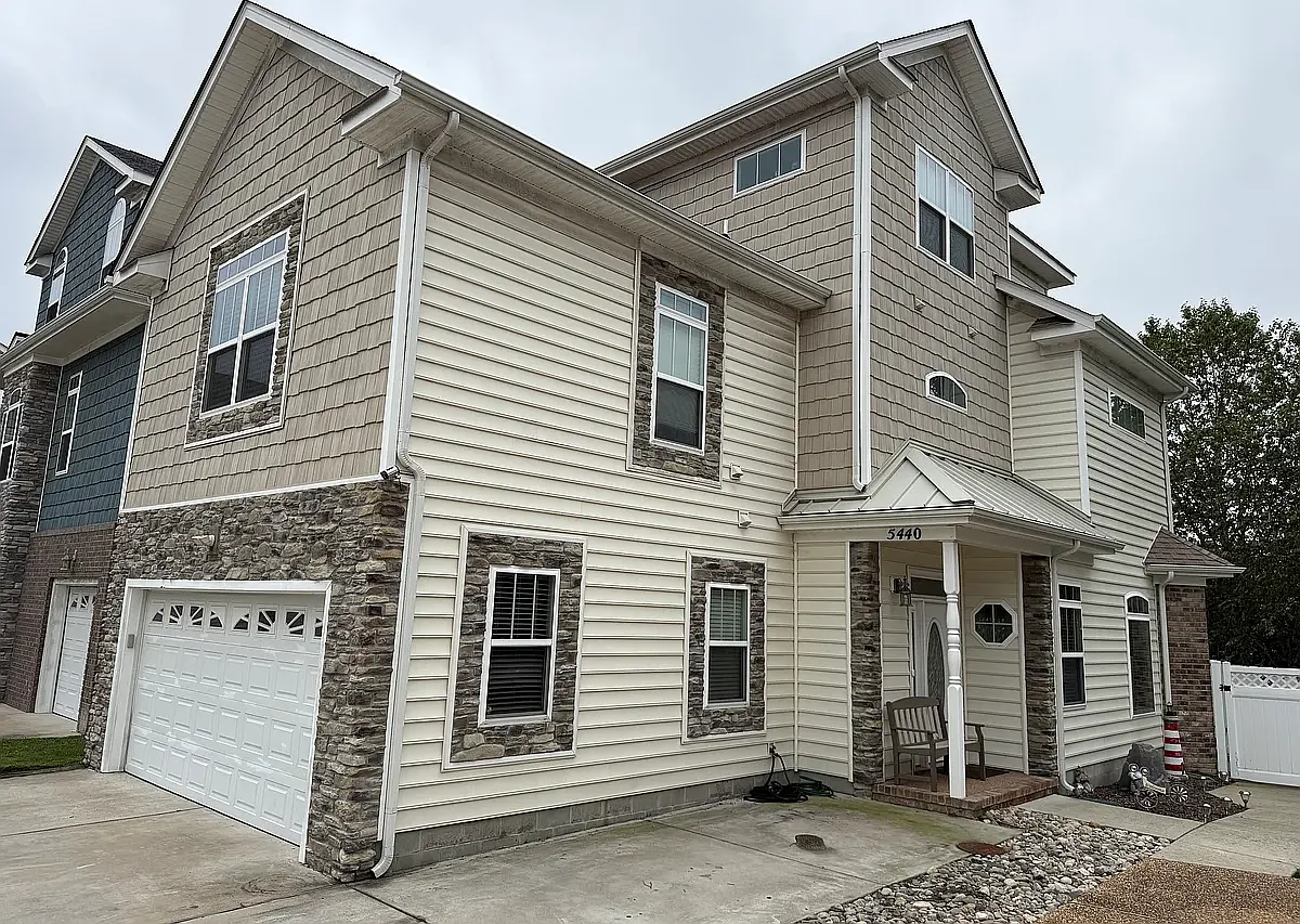 4 bed, 3.5 bath, 2358 sqft, $3,200 — Photo 2