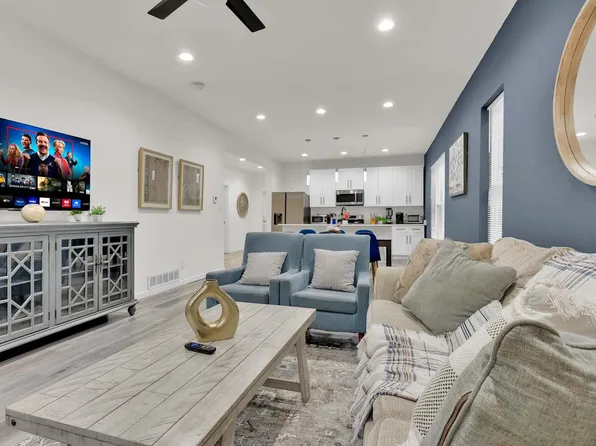 1117 N Bishop Ave, Dallas, TX