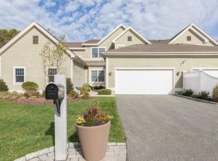 4 Country Club Ln, Middleton, MA 01949