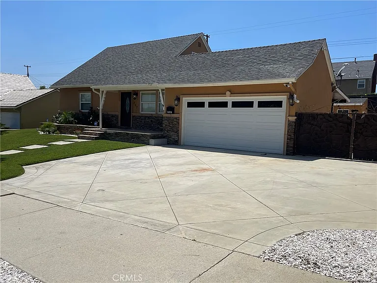 737 N Garsden Ave — Photo 3