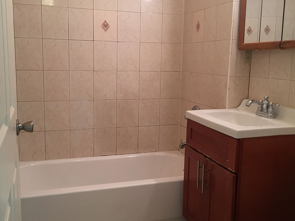 2nd image of 433 Winthrop St