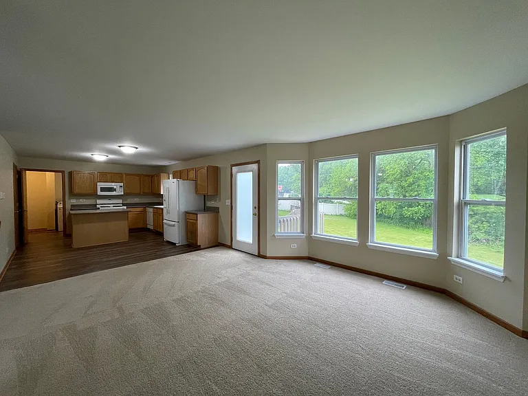 649 Linda Ct — Photo 8