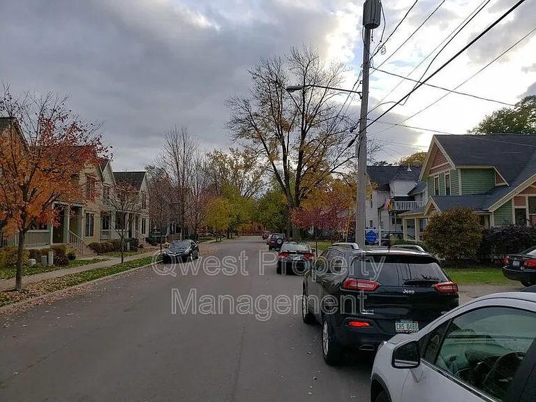 221 Hollister Ave SE #1 — Photo 3