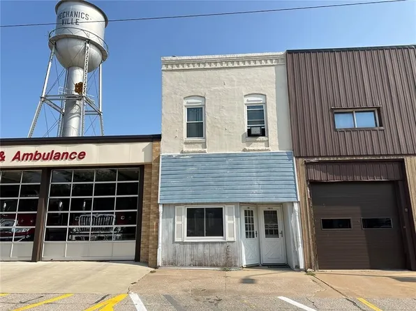 106 E 1st St, Mechanicsville, IA 52306