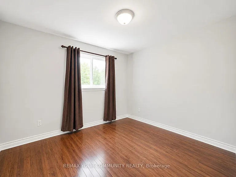 376 Agar Ave #UPPER — Photo 9