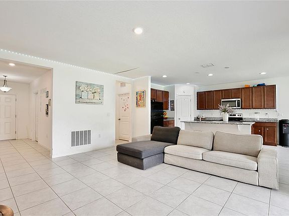 4th image of 490 TAFT DRIVE