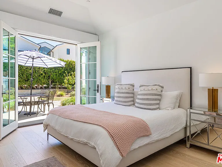 6671 Dume Dr — Photo 29