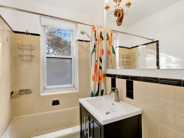 25 Plaza Street West image 16 of 19