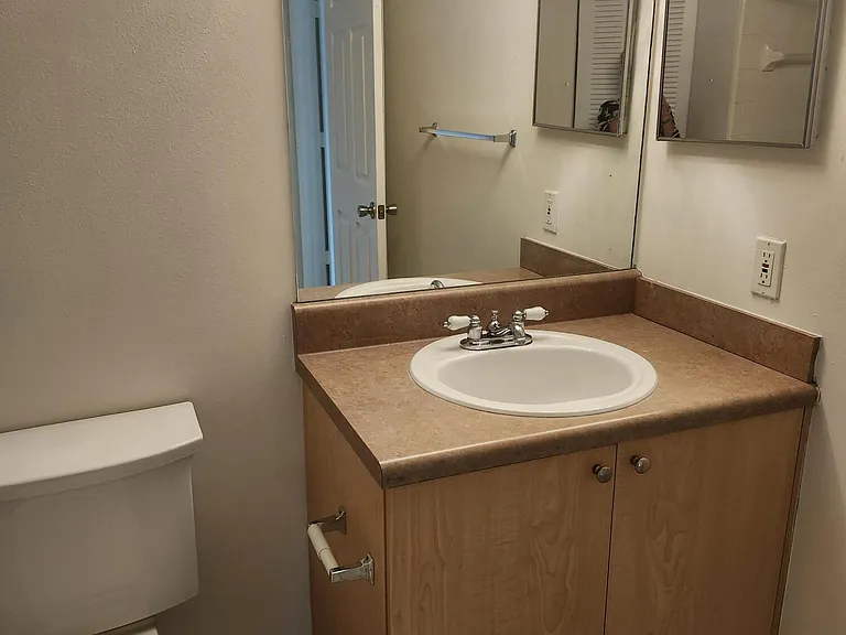 1009 Villa Ln — Photo 11
