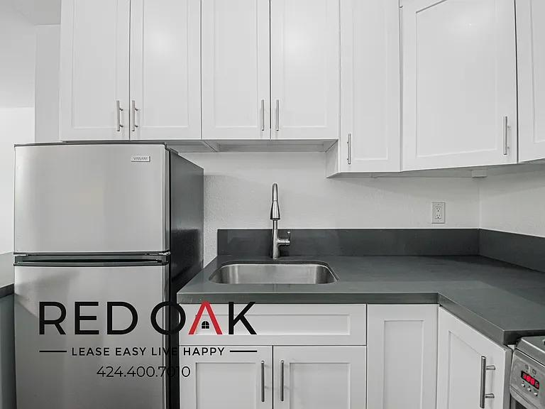 545 W 14th St #22 — Photo 11