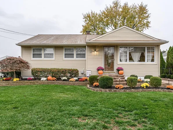 401 Maple Ave, Delanco, NJ 08075