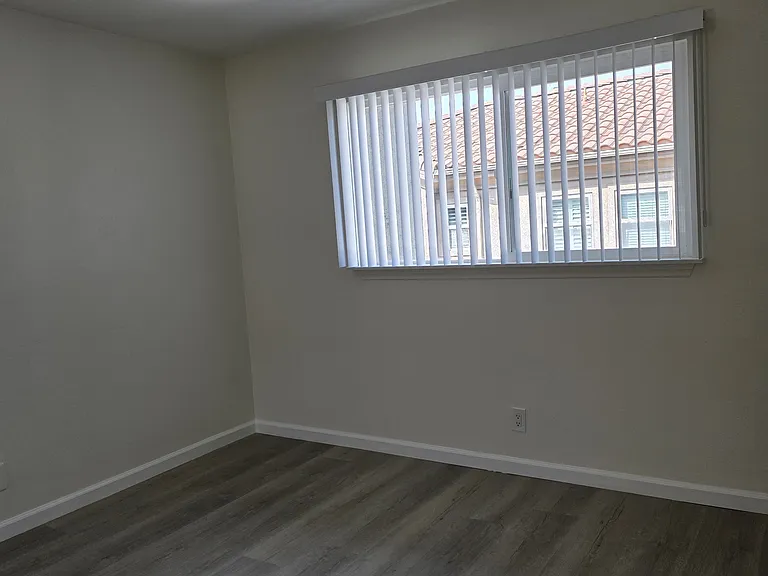 Chateau Gardens Apartments — Photo 25