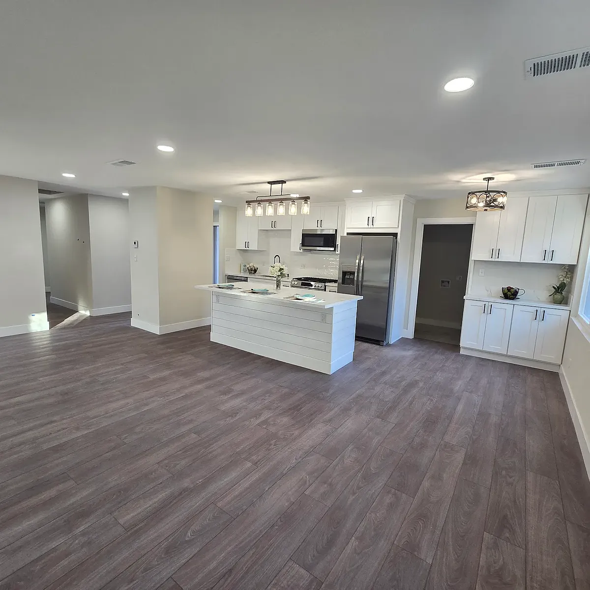 Building Photo - 8202 Beaver Lake Dr