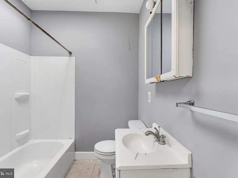 1711 Ashburton St — Photo 23