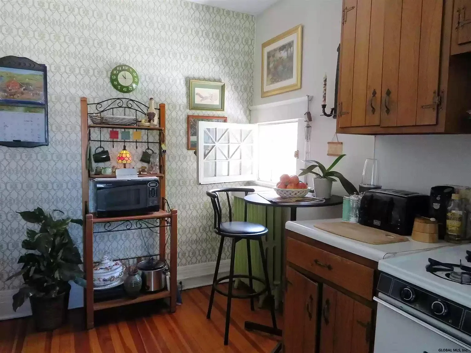 96 Manning Blvd — Photo 4