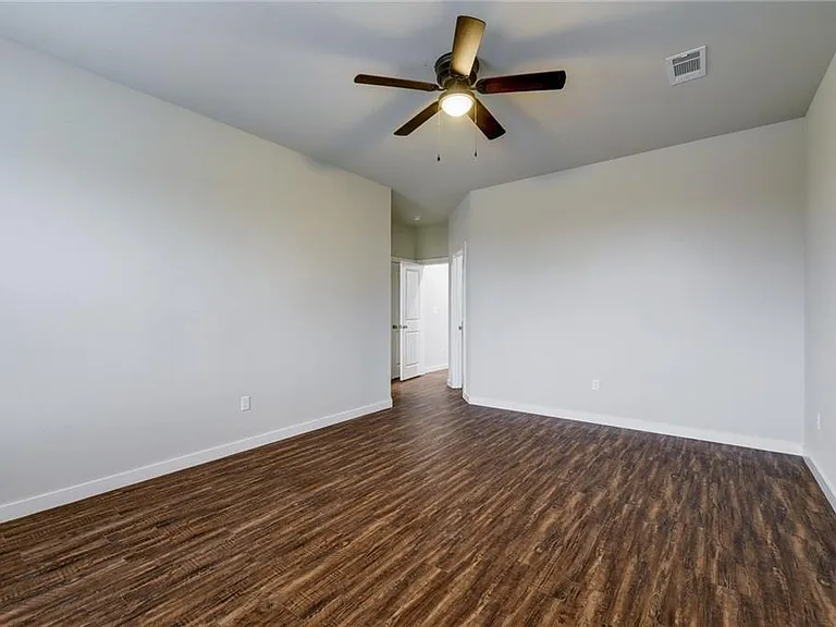 906 Quartz Ct #401 — Photo 8