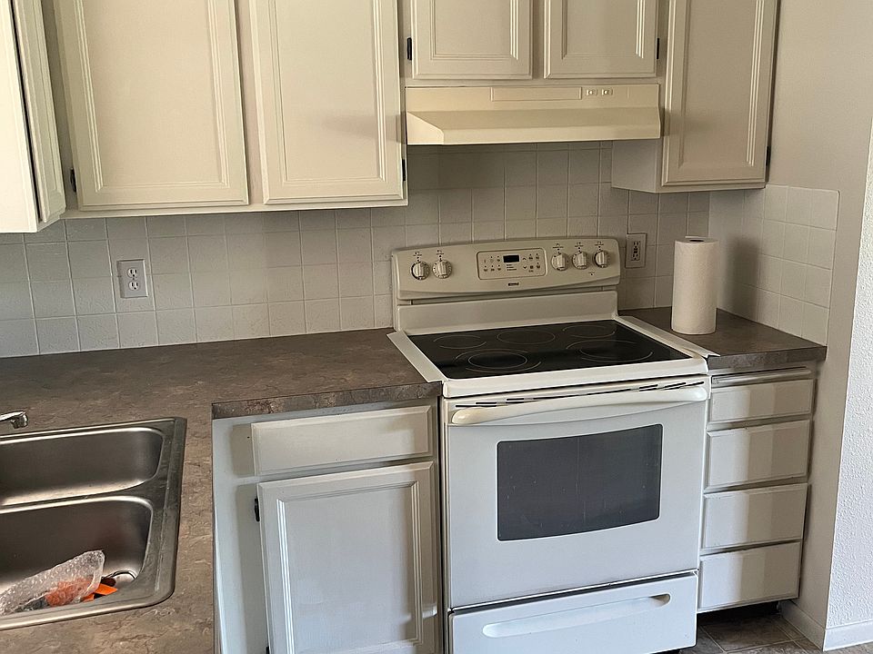 Glass top range. Showing a lot of storage space